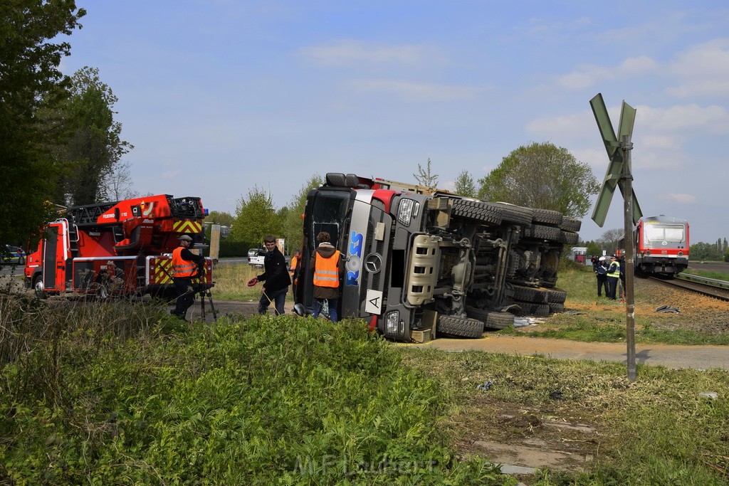 Schwerer VU LKW Zug Bergheim Kenten Koelnerstr P350.JPG - Miklos Laubert